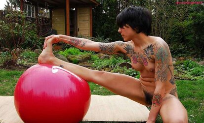 Wooly black-haired yoga (Camaster)