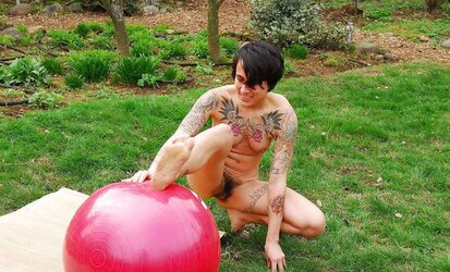 Wooly black-haired yoga (Camaster)