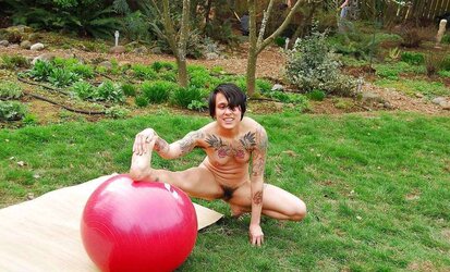 Wooly black-haired yoga (Camaster)