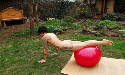 Wooly black-haired yoga (Camaster)