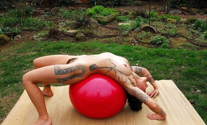Wooly black-haired yoga (Camaster)