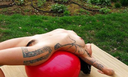 Wooly black-haired yoga (Camaster)