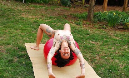 Wooly black-haired yoga (Camaster)