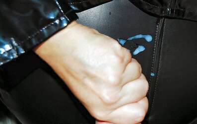 Spandex, leather and culos in leather with spunk