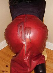 Spandex, leather and culos in leather with spunk