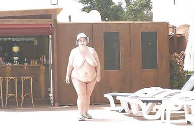 Plumper in public in bathing suits or non fitting clothes