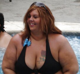 Plumper in public in bathing suits or non fitting clothes