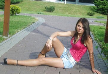 Hotlegs-hottest gams high-heeled shoes and skirts