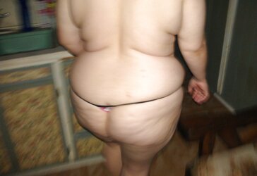 PLUMPER In her panty