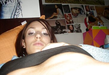 Super-Steamy College Lady Selfshot 2of