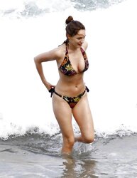 Kelly Brook Swimsuit Candidds