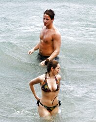 Kelly Brook Swimsuit Candidds