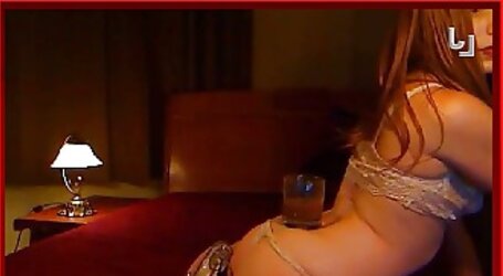 Nikki webcam culo slender diminutive hoe platinum-blonde bare rear end