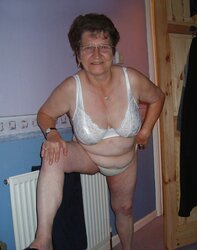 Brassieres on random damsels
