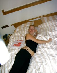 Melle das geile Teengirl nackt und gefickt