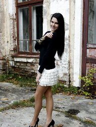 Jaw-Dropping teenager. (you all enjoyed her so much, so here is more images