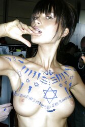 Jaw-Dropping bra-less Celebrities