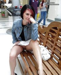 Upskirts Sans Undies