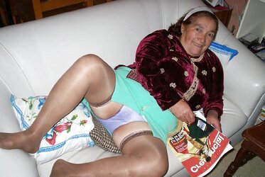 Colombian granny Bell (seventeenth set)