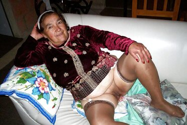 Colombian granny Bell (seventeenth set)