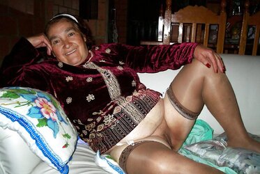 Colombian granny Bell (seventeenth set)