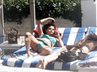 Celeb-N Selena Gomez