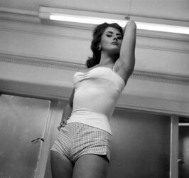 Eve Eden aka Rosa Dolmai