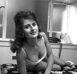 Eve Eden aka Rosa Dolmai