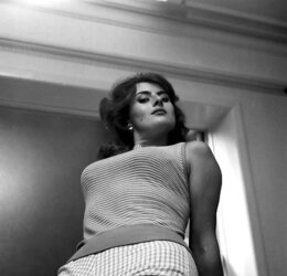 Eve Eden aka Rosa Dolmai