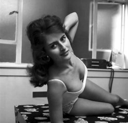 Eve Eden aka Rosa Dolmai