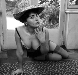 Eve Eden aka Rosa Dolmai