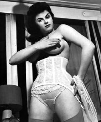 Eve Eden aka Rosa Dolmai