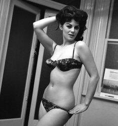 Eve Eden aka Rosa Dolmai