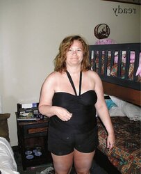 PLUMPER Brown-Haired White Mom