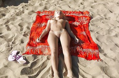 Who wins as the Beach Hottie?