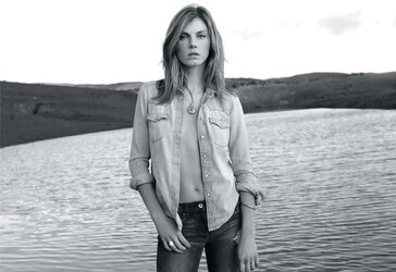 Angela Lindvall !