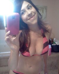 GIRLFRIEND photographing herself
