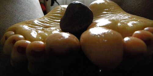 Mega-Bitch.plumper,soles,cockslut
