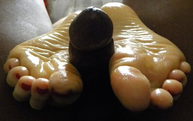 Mega-Bitch.plumper,soles,cockslut