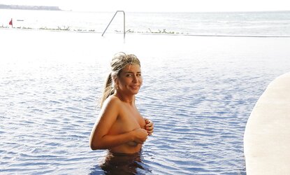 Perfekte Scorching Blondine am Pool