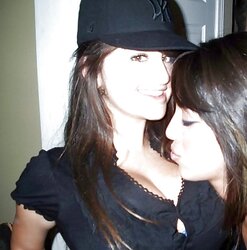 Ladies are just uber-cute!