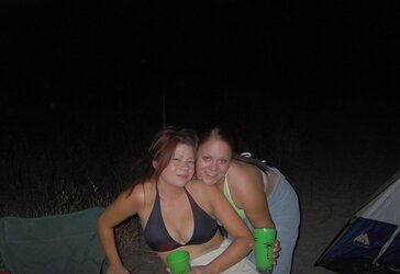 CouplePartyGirls