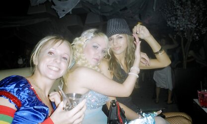 CouplePartyGirls