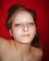 AMATEURE - LIGHT-HAIRED POSING, DEEP-THROATING