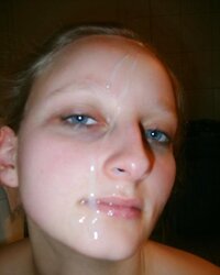 AMATEURE - LIGHT-HAIRED POSING, DEEP-THROATING