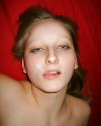 AMATEURE - LIGHT-HAIRED POSING, DEEP-THROATING