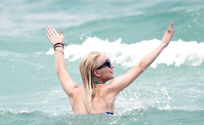 Lindsay Lohan ... Melons On The River