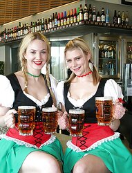 HEISSE NUTTEN IM DIRNDL