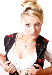 HEISSE NUTTEN IM DIRNDL