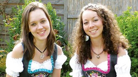HEISSE NUTTEN IM DIRNDL